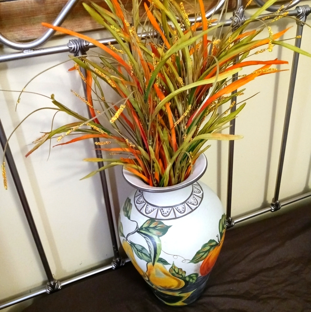 🏫LINEN-N-THINGS UNIQUE FRUITY VASE🌄